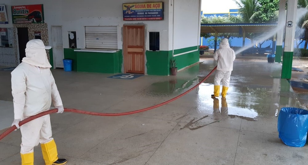 Trabalhadores limpam espa&Atilde;Â§os p&Atilde;&ordm;blicos em Buritis, RO  (Foto:  Foto: Prefeitura de Buritis/Divulga&Atilde;Â§&Atilde;&pound;o)