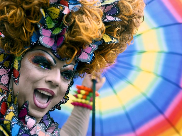 Participante da 19ª Parada do Orgulho LGBT na Avenida Paulista, neste domingo (7) (Foto: AFP Photo/Miguel Schincariol)