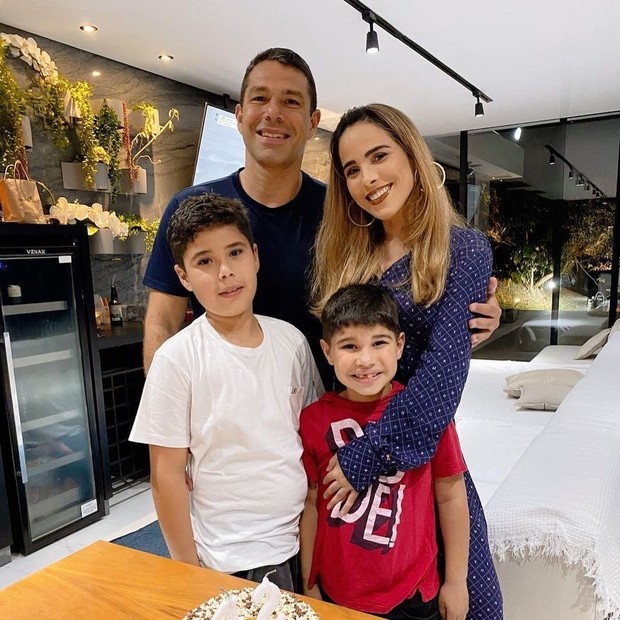 Wanessa e Marcus Buaiz com os filhos (Foto: Reprodução/Instagram)