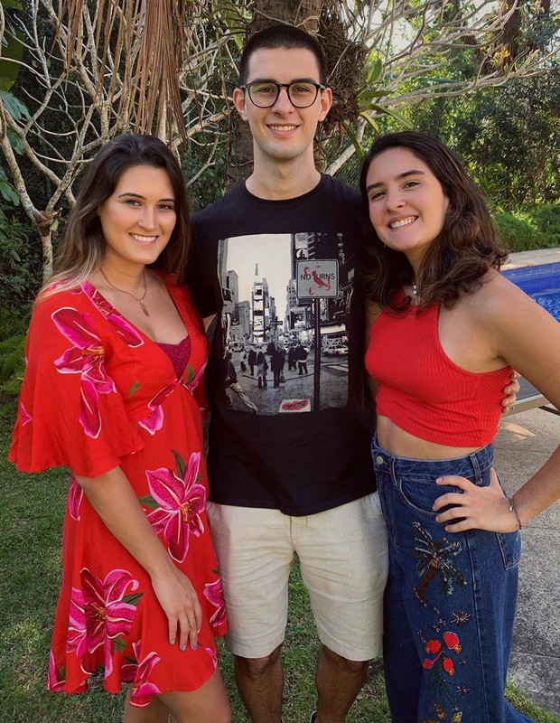 Os trigêmeos Beatriz, Vinicius e Laura (Foto: Reprodução/Instagram)
