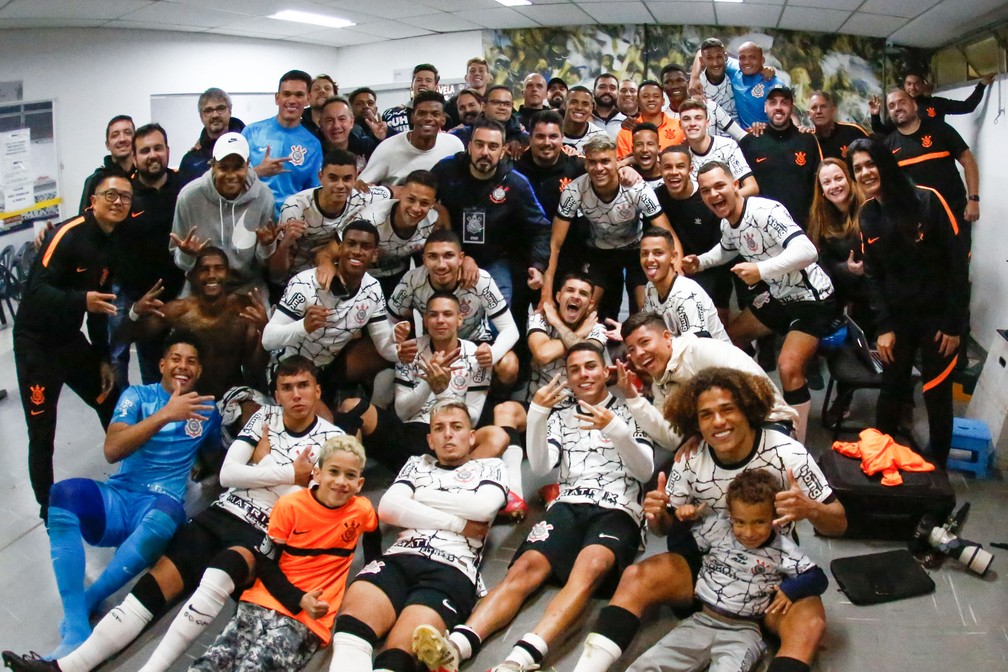 Equipe sub-20 do Corinthians comemora classificação no Brasileirão em cima do América-MG — Foto: Rodrigo Gazzanel/Ag. Corinthians