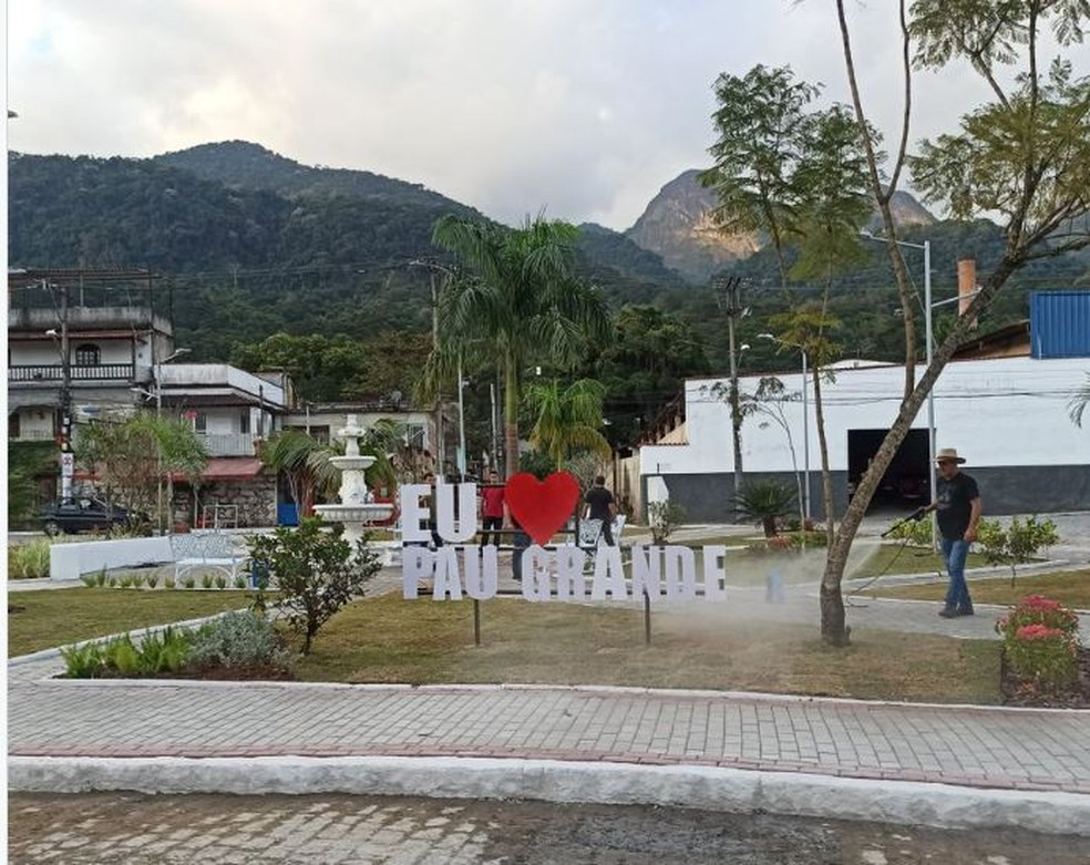 Eu ❤️ Pau Grande: distrito onde nasceu Garrincha viraliza após instalação de letreiro em praça