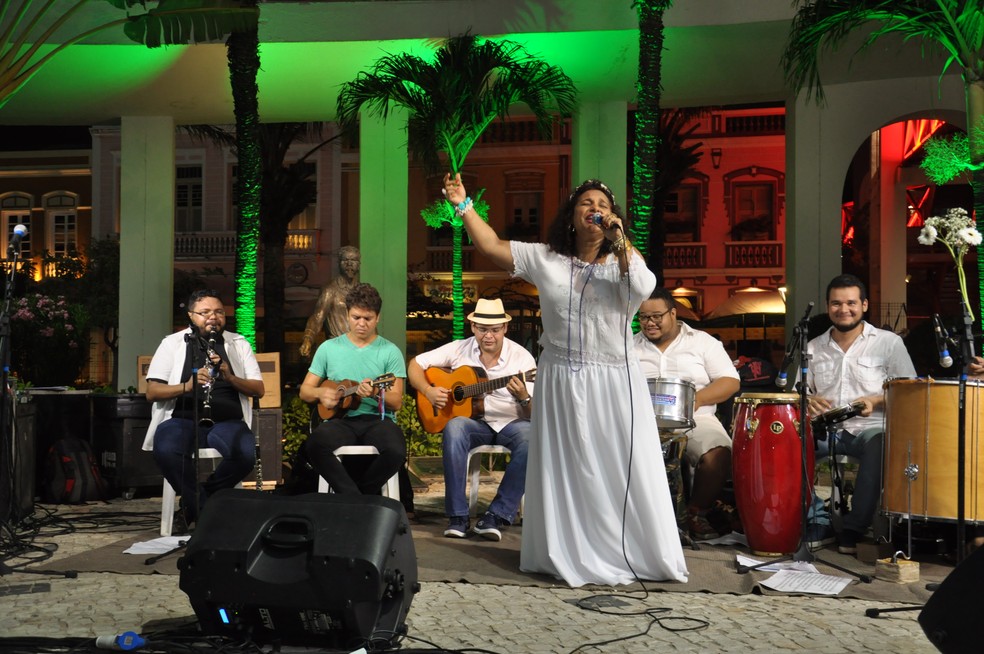 A cantora Odeth Menescal homenageia Clara Nunes nesta sexta-feira (1°). (Foto: Adolfo Calvano/Divulgação)
