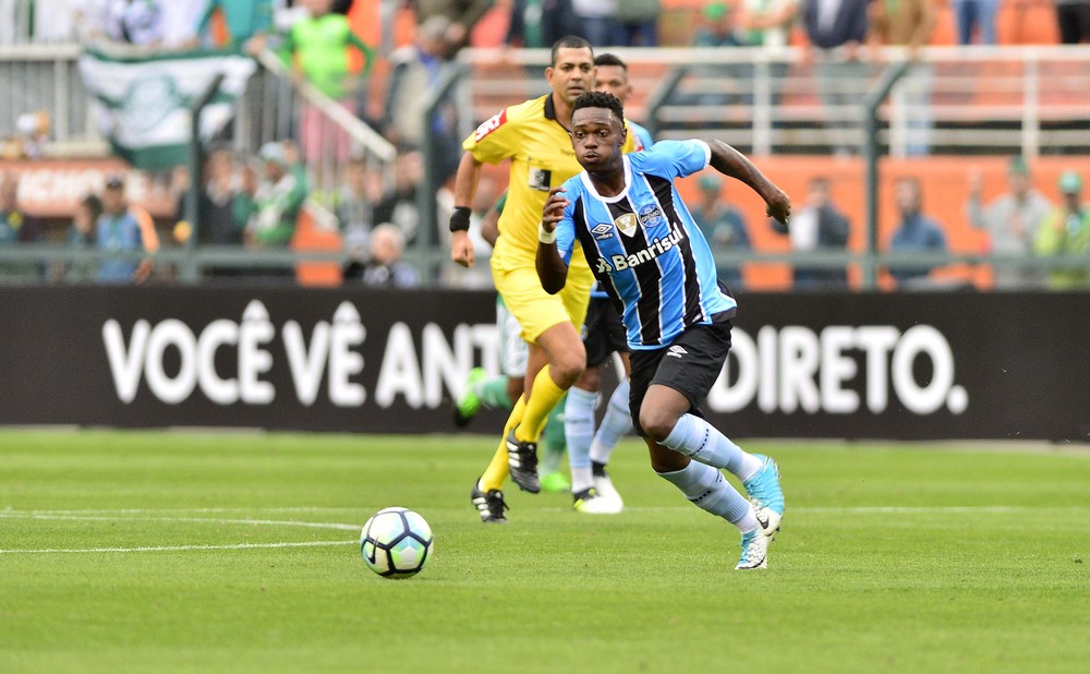 Jogador retorna ao Grêmio e é reintegrado ao elenco