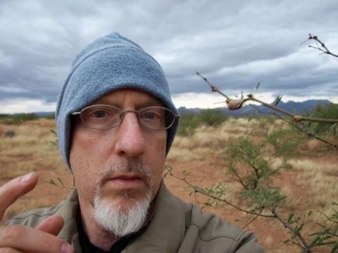Chris Cokinos, professor aposentando da Universidade do Arizona, vai realizar seu sonho de infância de viajar para o espeço (Foto: Universidade do Arizona)