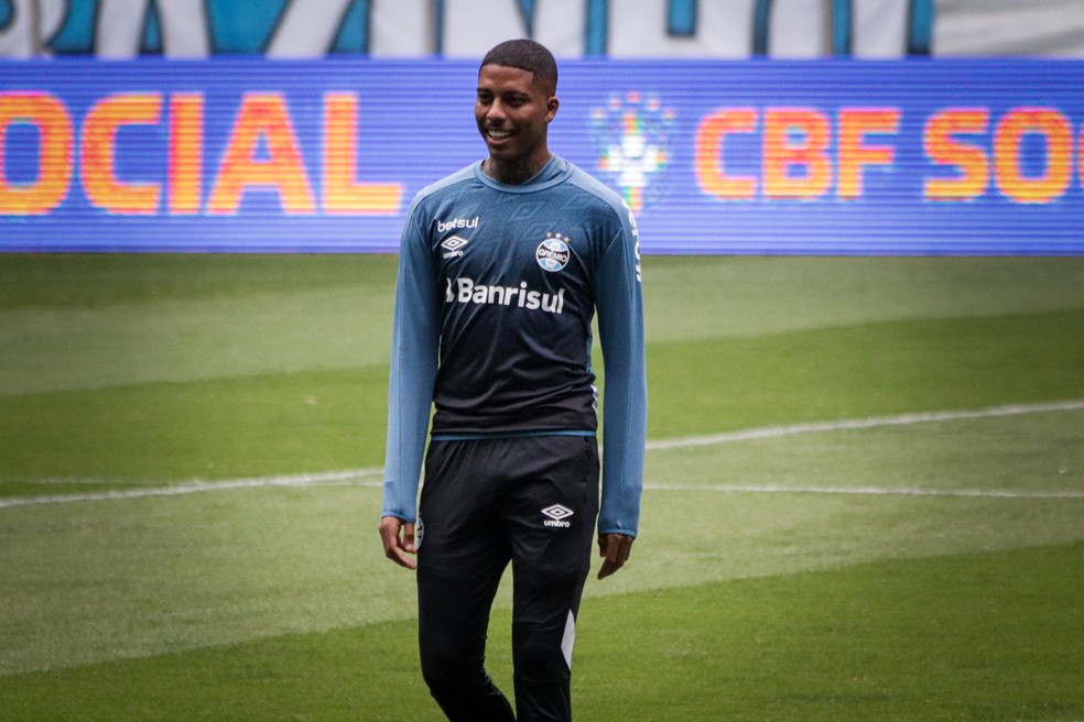 Nas mãos do professor, Jean Pyerre faz mistério sobre volta ao Grêmio contra o Santos