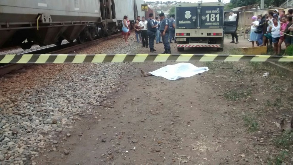 Idoso morreu atropelado por trem em Baixo Guandu (Foto: VC no ESTV)