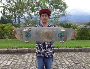 Patrick, de 12 anos, não desgruda do skate (Foto: Vinicius Lima/GLOBOESPORTE.COM)
