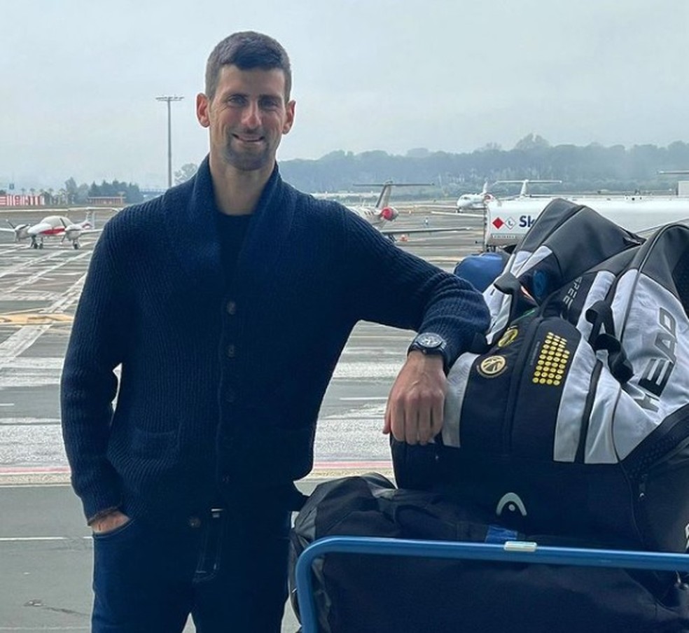 Novak Djokovic posta foto em aeroporto antes de viajar para a Austrália — Foto: Reprodução / Instagram
