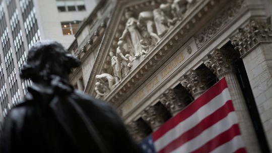 Bolsas de NY sustentam ganhos e fecham em alta forte após comentários de Powell