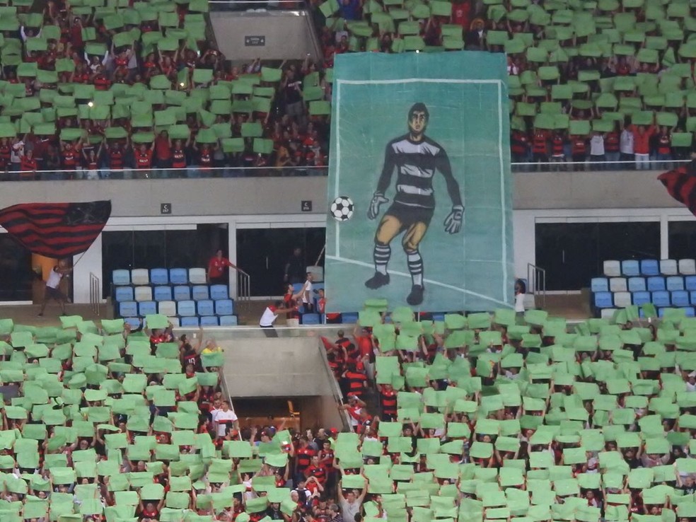 Mosaico do Flamengo no jogo contra o Atlético-PR relembrou o gol de Zico contra o Cobreloa (Foto: Fred Gomes)