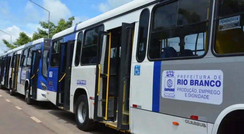 MP apura possíveis irregularidades na contratação emergencial de única empresa de ônibus que opera em Rio Branco