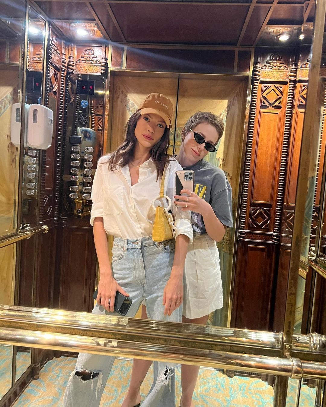 Vitória Strada e Marcella Rica celebraram 3 anos de relacionamento em 23 de março no mesmo hotel, no Rio de Janeiro (Foto: Reprodução Instagram)