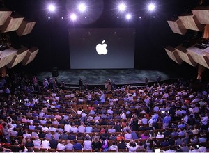 Plateia no evento da Apple nesta terça-feira (Foto: Divulgação)