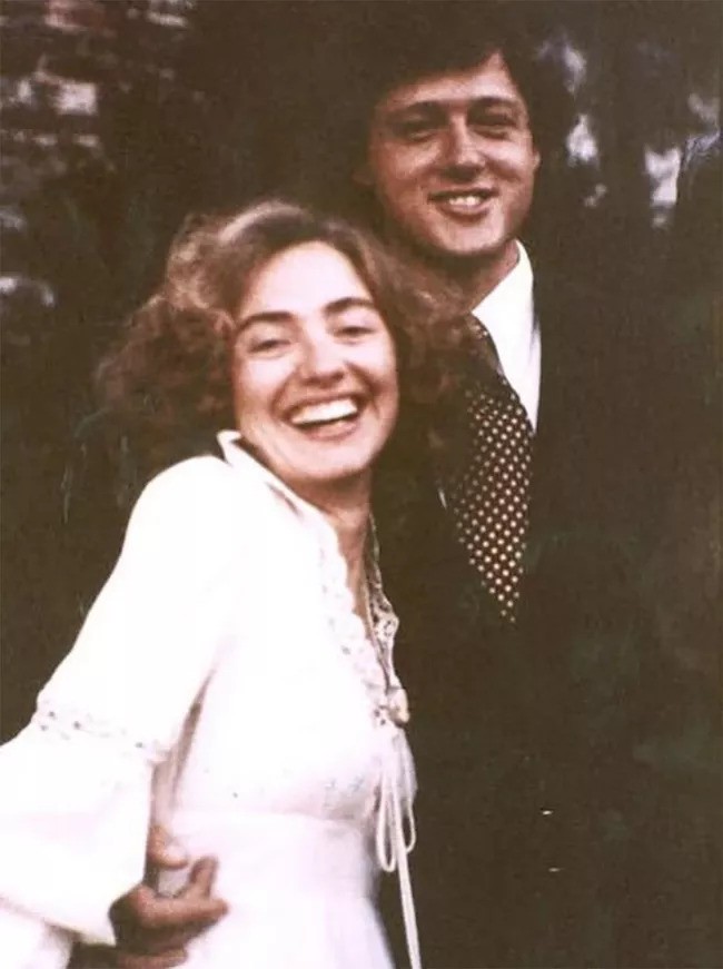 Vestido usado por Hilary Clinton foi comprado em loja de departamento (Foto: instagram/reprodução)