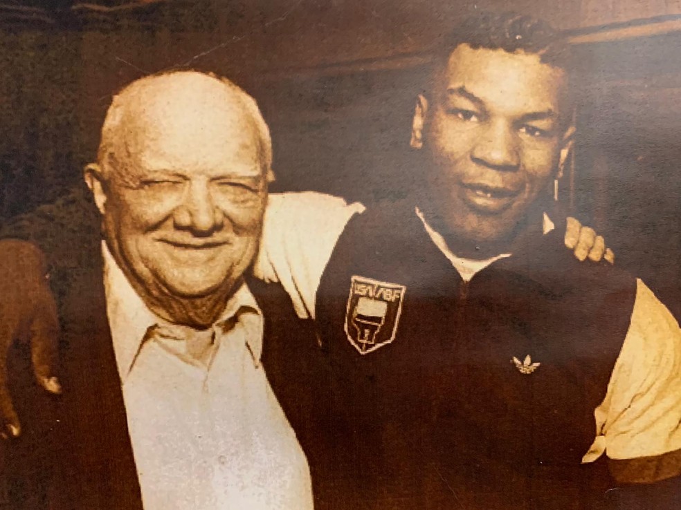 Cus D'Amato foi o mentor de Mike Tyson dentro e fora dos ringues — Foto: Reprodução / TV Globo