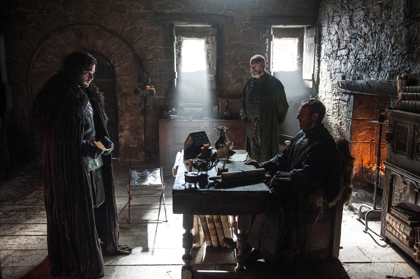 Kit Harington como Jon Snow, Stephen Dillane como Stannis Baratheon e Liam Cunningham como Davos Seaworth (Foto: Divulgação HBO)