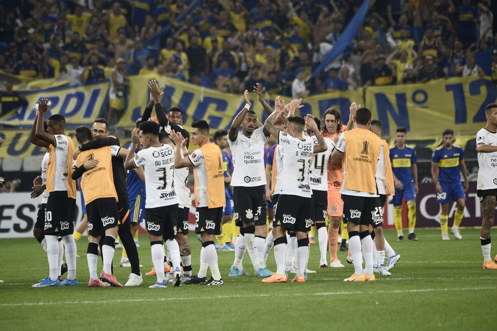 Jogadores do Corinthians após o jogo contra o Boca — Foto: Marcos Ribolli