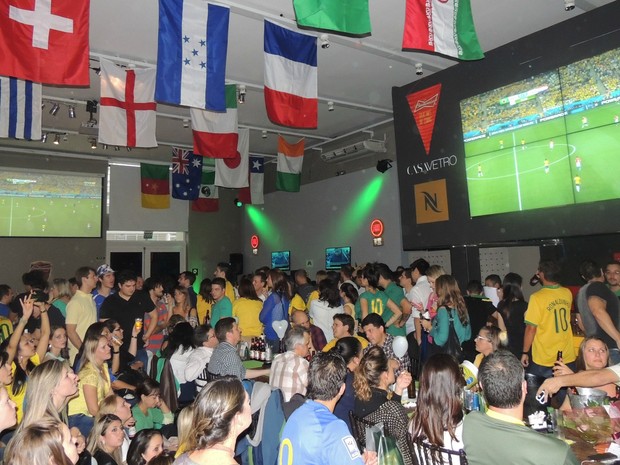 Casa de festas tornou-se bar pop up para a Copa do Mundo em Porto Alegre (Foto: Rafaella Fraga/G1)