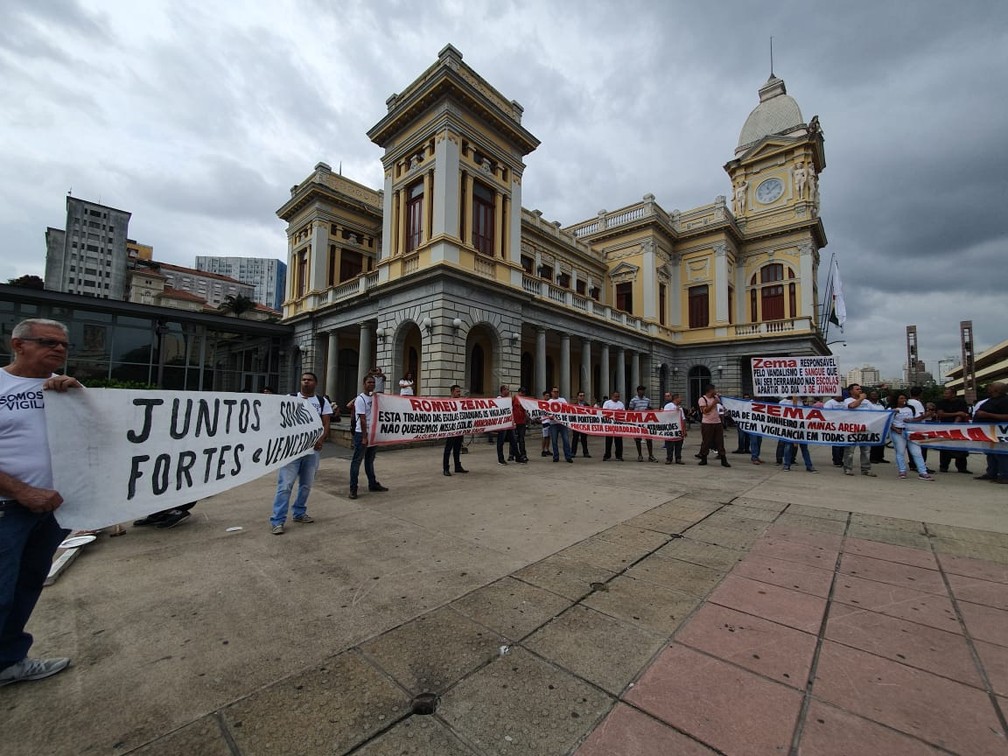 Faixas em protesto pela educaÃ§Ã£o em Belo Horizonte criticam governador de Minas, Romeu Zema (Novo) â Foto: AntÃ´nio Salaverry/Arquivo pessoal