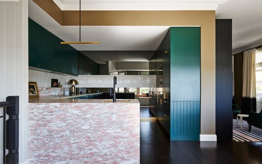 Decor Do Dia Cozinha Com Armarios Verdes E Bancada De Marmore Rosa Casa Vogue Decor Do Dia