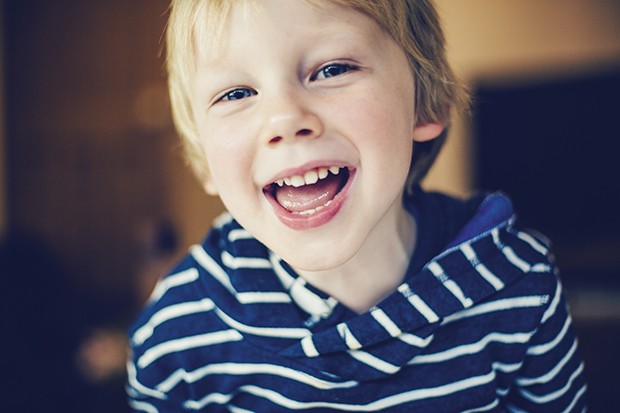 crianca-livro-educacao-familia-felicidade (Foto: Sally Anscombe / Getty Images)