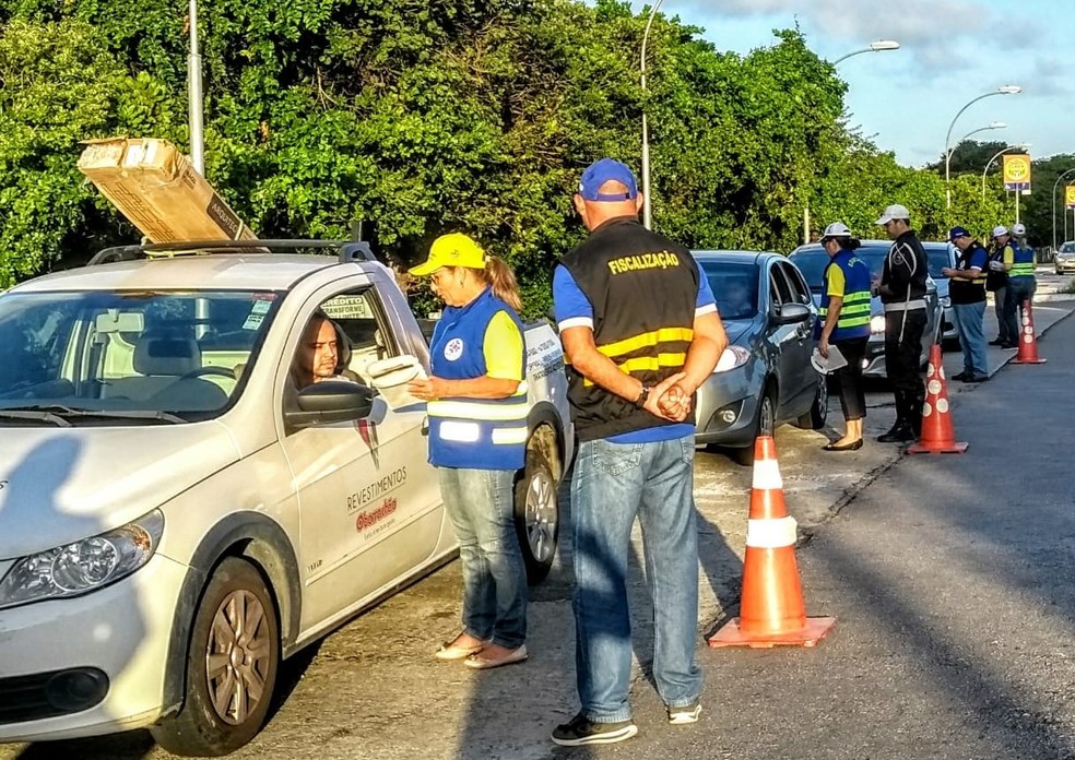 Veículos com placas de final 1 e 2 devem pagar taxa de licenciamento no RN — Foto: Detran/Divulgação