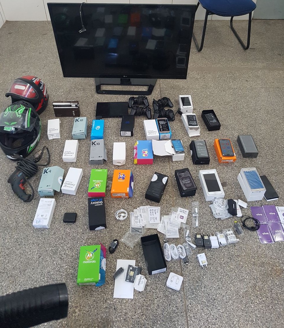 Ladrao E Preso Com Celulares Apos Roubar Loja Da Vivo Em Cuiaba Mato Grosso G1