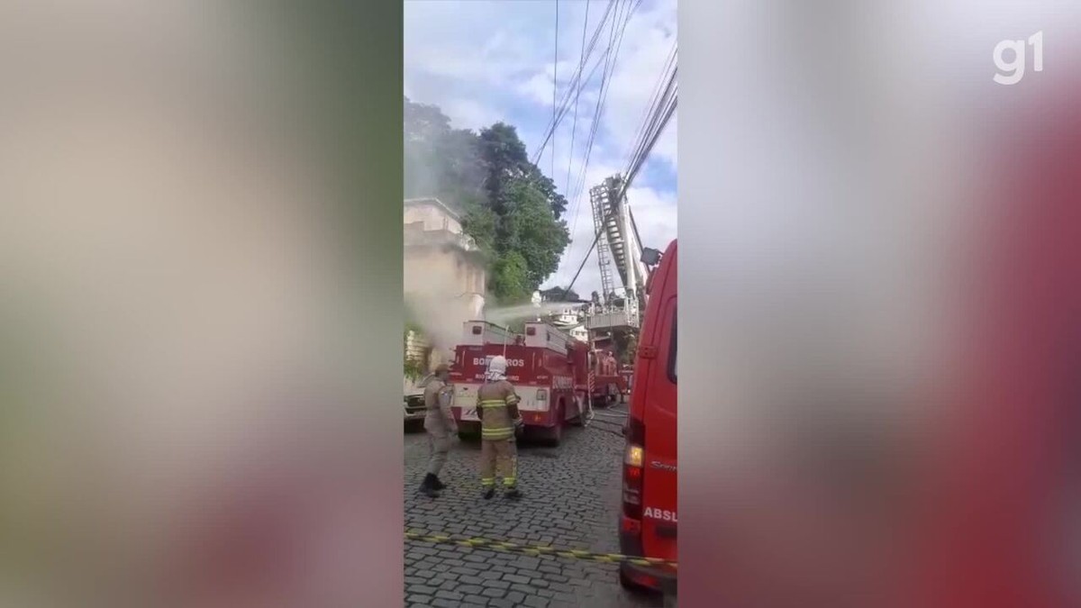 Incêndio atinge loja de colchões e móveis em Nova Friburgo, no RJ