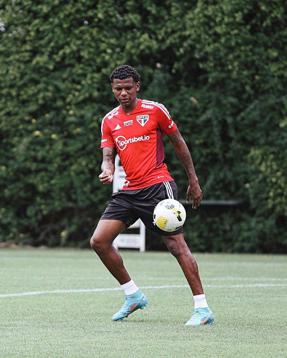 Arboleda em treino do São Paulo — Foto: São Paulo FC