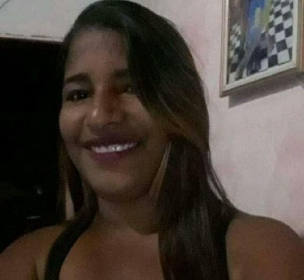 Janaína Maria da Silva foi encontrada com uma corda no pescoço — Foto: Arquivo Pessoal
