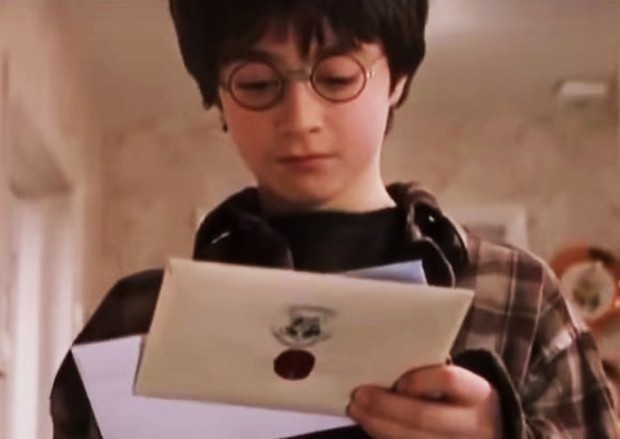 Carta que Harry Potter recebeu ao ser aceito em Hogwarts vai a leilão