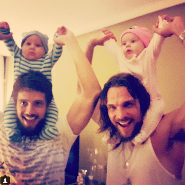 Rafael Cardoso e Igor Rickli: um bebê para cada um (Foto: Reprodução/ Instagram)