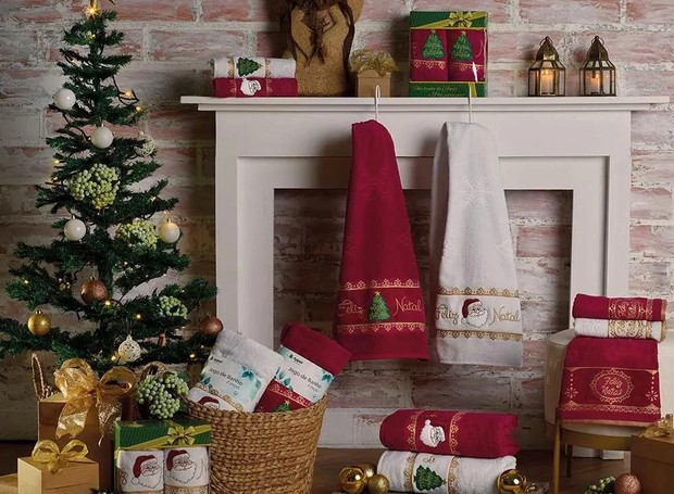 Com peças simples é possível vestir a casa para o Natal e entrar no clima das festas de fim de ano  (Foto: Reprodução / Shoptime)