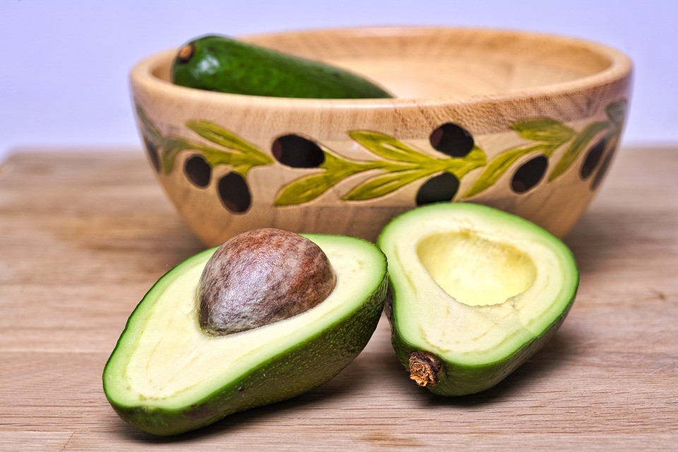 O abacate pode ser usado em receitas doces e salgadas (Foto: Pixabay / GerDukes / CreativeCommons)