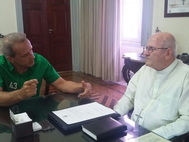 Carlos Augusto teve reunião com o arcebispo Dom Fernando Saburido, na Zona Norte (Foto: Penélope Araújo/G1)
