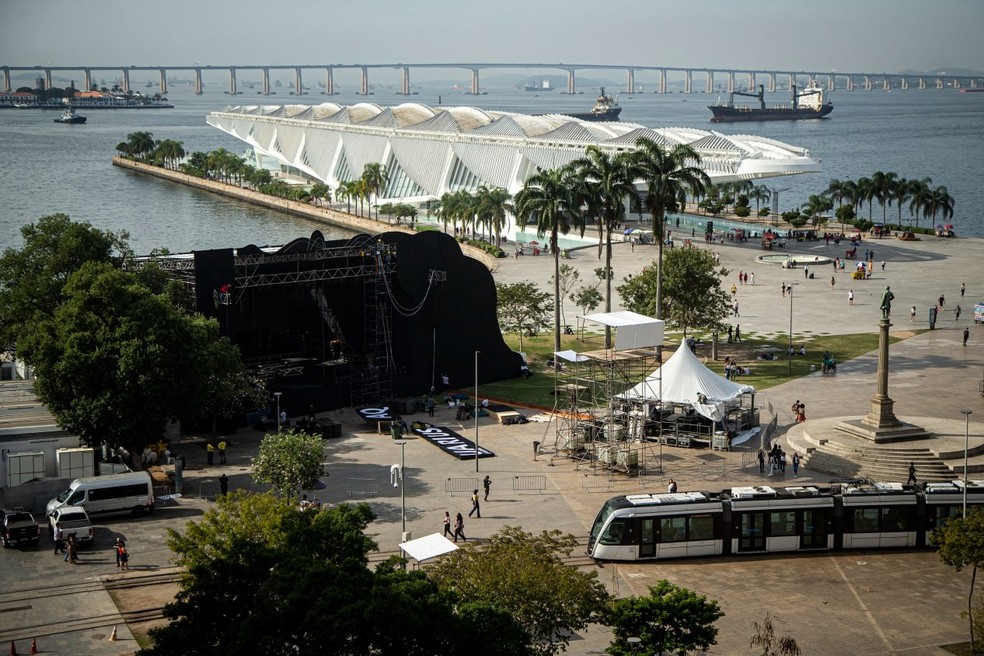 Montagem do Projeto Aquarius na Praça Mauá — Foto: Hermes de Paula