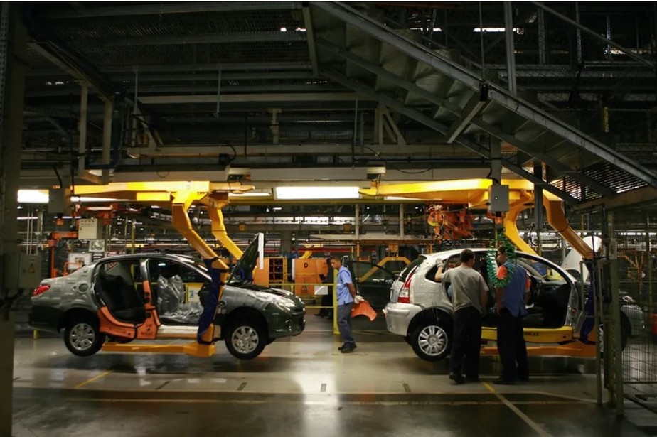 Fábrica da Peugeot, da Stellantis, em Porto Real, no Rio de Janeiro: montadora dará férias coletivas neste mês