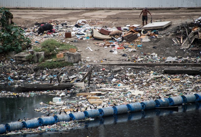 ecobarreiras baía de guanabara (Foto: AFP)