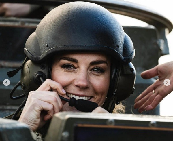 Kate Middleton em visita a centro de treinamentos das Forças Armadas britânicas (Foto: Instagram)