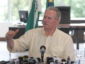 Orlando Pessuti durante coletiva com a imprensa em 2010 (Foto: José Gomercindo / AENotícias)