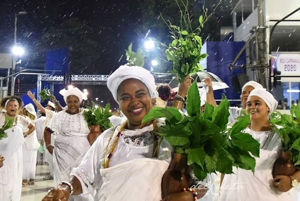 Lavagem da Sapucaí, ritual de energização positiva da avenida, acontece neste sábado (11) com a participação de baianas de todas as escolas — Foto: Divulgação/Valéria Del Cueto