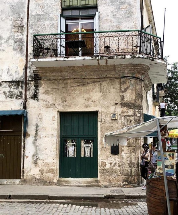 Bruno Gagliasso e Giovanna Ewbank fazem tour cultural por Havana, a capital cubana (Foto: Instagram/ Reprodução)