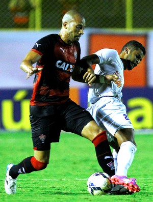 Após substituição, Alisson tranquiliza torcida e garante presença na quarta