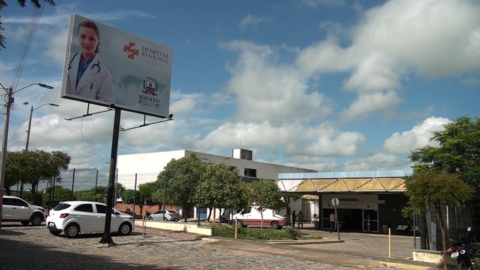 Mulher, filha adolescente e o neto de 3 meses foram socorridos para o Hospital Regional de Iguatu, no interior do Ceará, após serem feridos com golpes de faca. — Foto: Wandenberg Belém/ SVM