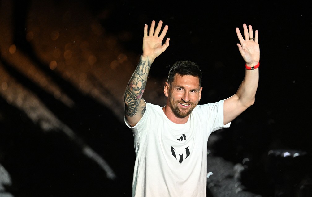 Messi é apresentado no Inter Miami  — Foto: AFP