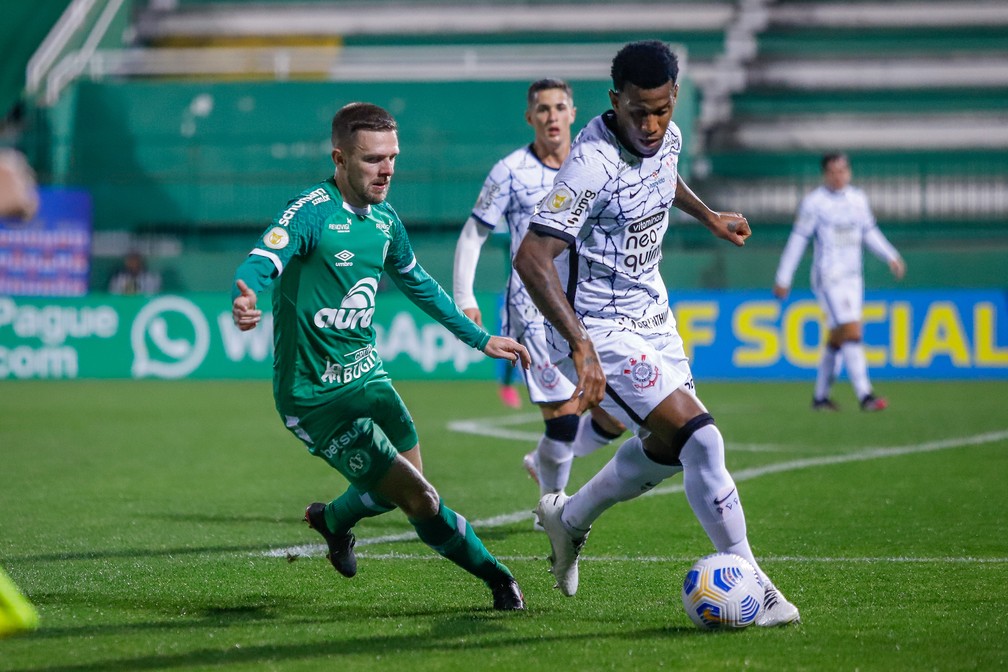 Destaque da melhor defesa do Brasileirão, Gil entra em top-30 de jogadores do Corinthians