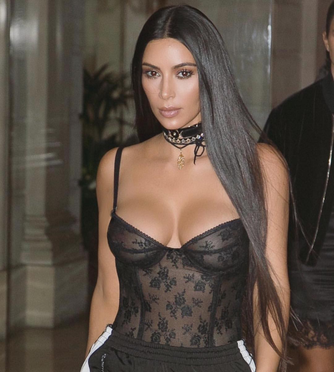 O cabelão superlongo como nesta foto de Kim Kardashian está em alta (Foto: Reprodução/Instagram)