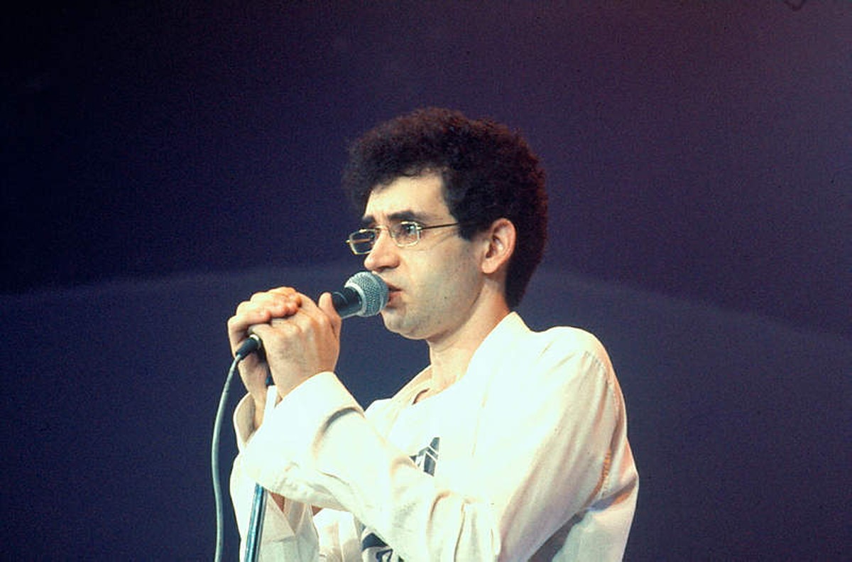 25 anos da morte de Renato Russo relembre as vezes em que o artista foi homenageado na TV TV