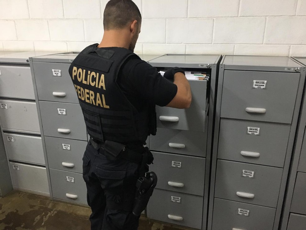 Policiais federais fizeram buscas em universidade e casas de investigados em FernandÃ³polis â Foto: PolÃ­cia Federal/DivulgaÃ§Ã£o